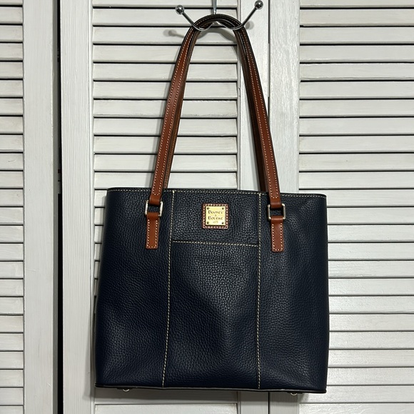 Dooney & Bourke Handbags - Dooney & Bourke Navy shoulder bag